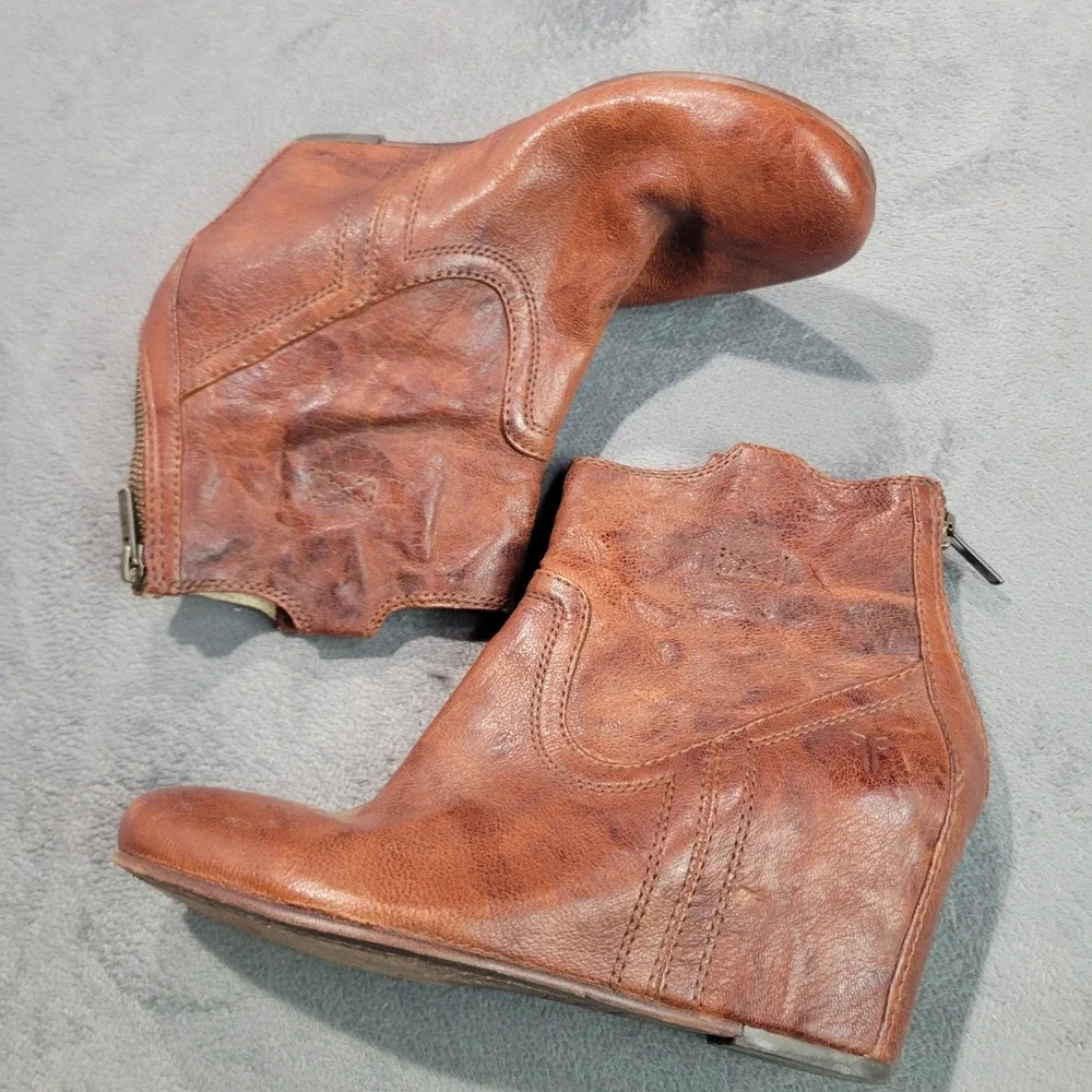 Frye Carson Wedge Bootie Womens 7M Cognac Brown Leather Back Zip‎ Ankle 3470655